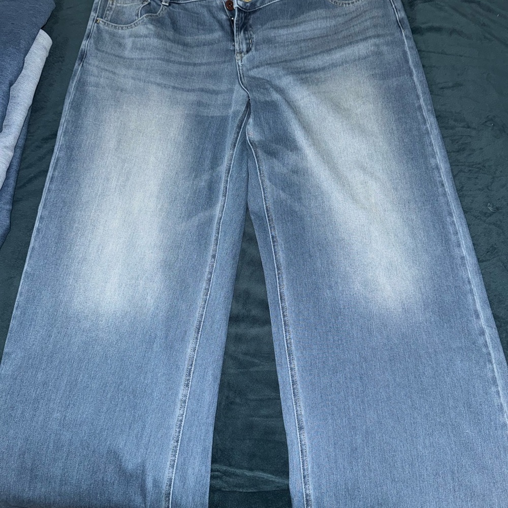 HALARA Light Wash Wide Leg Jeans with Asymmetrical Zipper